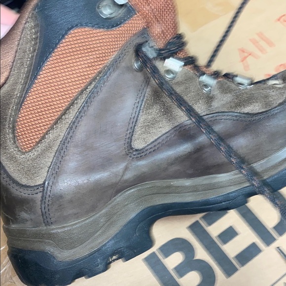 Columbia Brown Tan Boots with Ankle Support and Rugged Sole